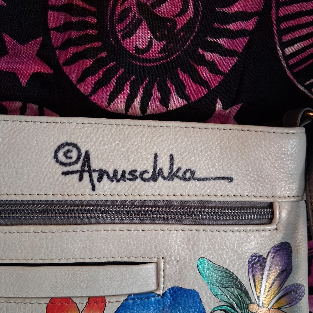 Anuschka Hand-painted Grey Leather Shoulder Bag Lion Flowers - Picture 17 of 17